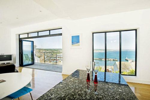 new2 Two bedroom art deco-styled property in Newlyn, West Cornwall