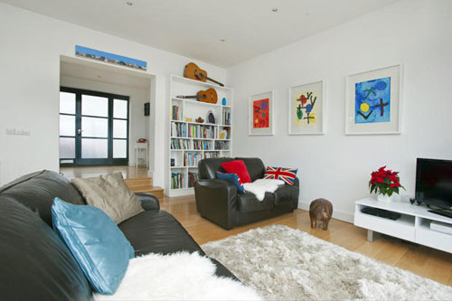 new3 Two bedroom art deco-styled property in Newlyn, West Cornwall