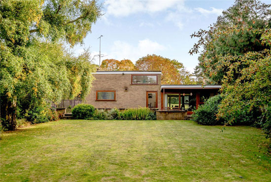 1960s midcentury modern house in Newbury, Berkshire