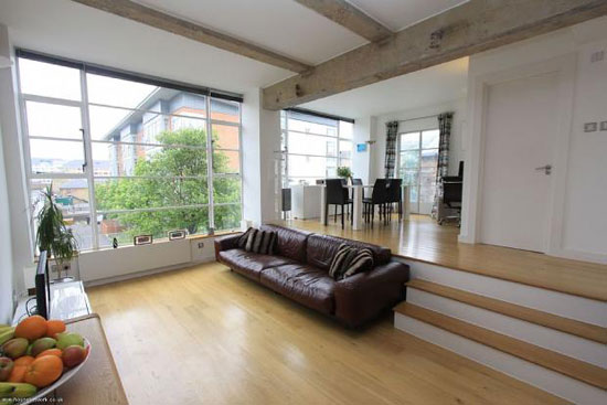 nw3 Two-bedroom apartment in the 1930s art deco Wallis Building in St John's Wood, London, NW8