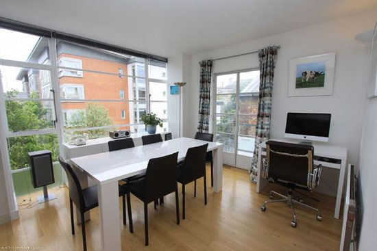 nw4 Two-bedroom apartment in the 1930s art deco Wallis Building in St John's Wood, London, NW8