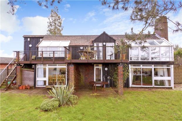 Five-bedroom modernist property in Henley-On-Thames, Oxfordshire