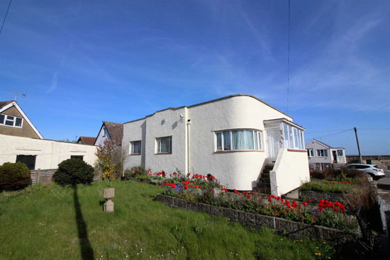 Single storey art deco-style property in Jaywick, Essex