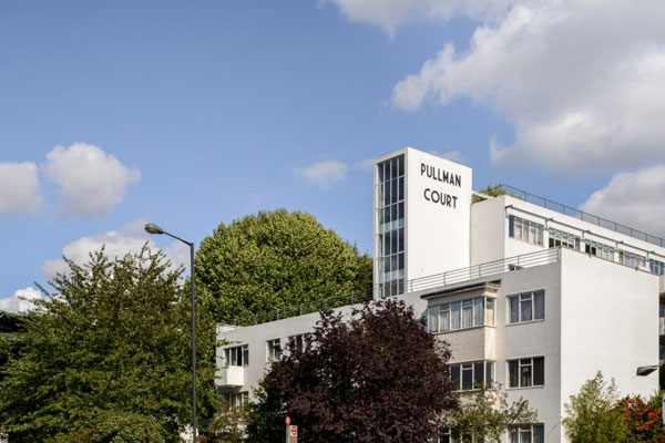 On the market: Apartment in the 1930s Frederick Gibberd-designed Pullman Court in London SW2