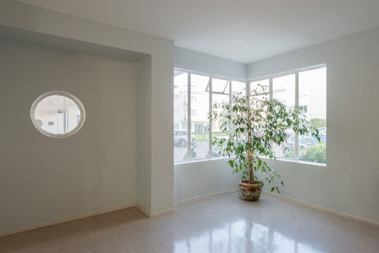 1930s art deco: Apartment in the Frederick Gibberd-designed Pullman Court, London SW2