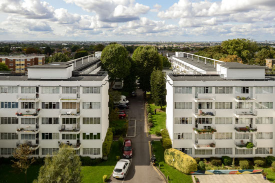 On the market: Apartment in the 1930s Frederick Gibberd-designed Pullman Court in London SW2