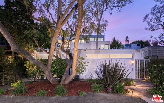 1980s modernism: Pierre Koenig-designed Koenig House 2 in Brentwood, Los Angeles, California, USA