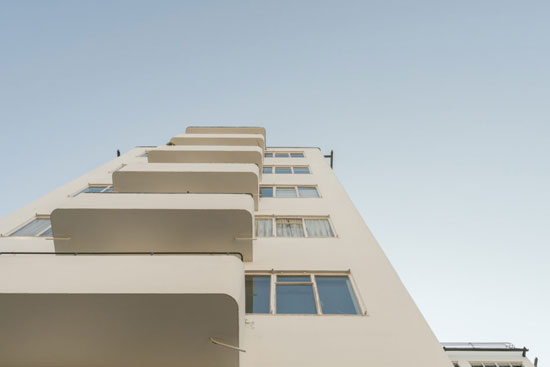 1930s art deco: Apartment in the Frederick Gibberd-designed Pullman Court, London SW2