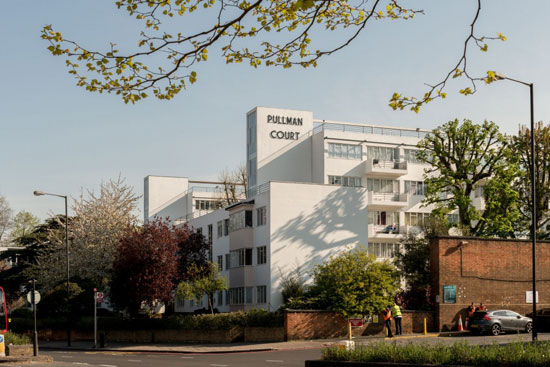 1930s art deco: Apartment in the Frederick Gibberd-designed Pullman Court, London SW2