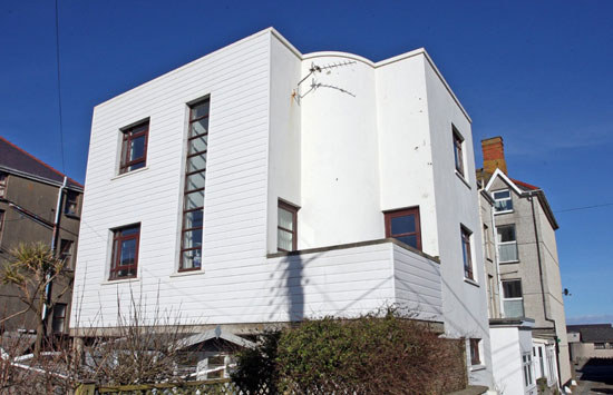 1980s modernist house in Pwllheli, North Wales