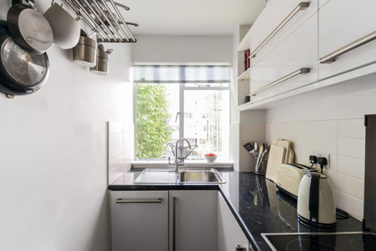 On the market: Apartment in the 1930s Frederick Gibberd-designed Pullman Court in London SW2