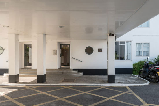 On the market: Apartment in the 1930s Frederick Gibberd-designed Pullman Court in London SW2