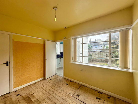 Grade II-listed modernism: 1950s Span apartment in the Parkleys development, Richmond upon Thames, Surrey