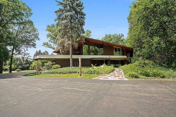 1960s midcentury modern house in Palos Park, Illinois, USA