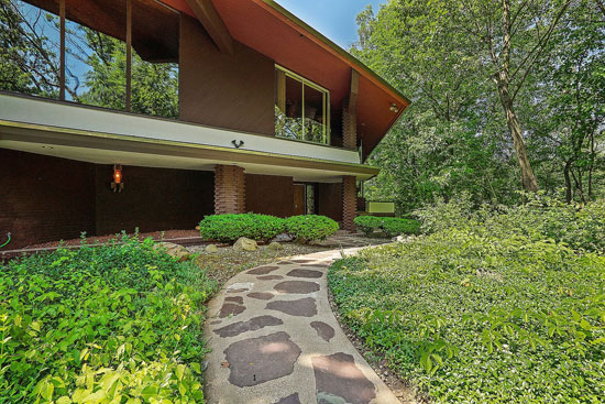 1960s midcentury modern house in Palos Park, Illinois, USA