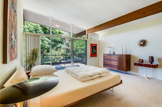 1960s midcentury modern: Young and Remington-designed DeLeeuw Residence in Palos Verdes Estates, California, USA