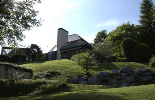 On the market: 1980s Les Mattitis architect-designed house in Pau, Aquitaine, France