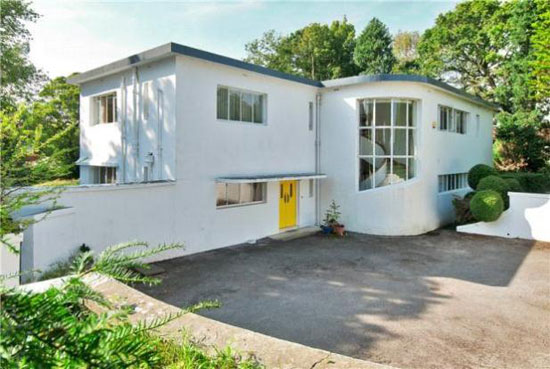 pen1 1930s Sea Roads six-bedroom art deco property in Penarth, Vale Of Glamorgan