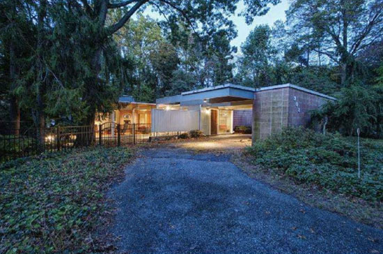 1960s Thaddeus Longstreth-designed modernist property in Yardley, Pennsylvania, USA