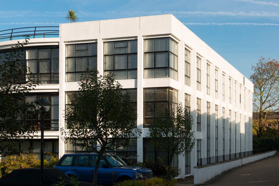 Apartment in the 1930s Sir Owen Williams Pioneer Centre in London SE15