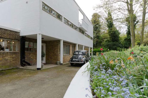 pill2 1930s Berthold Lubetkin-designed Six Pillars modernist house in London