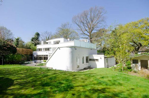 pill3 1930s Berthold Lubetkin-designed Six Pillars modernist house in London