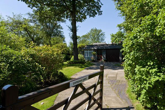 pol2 1960s three-bedroom single-storey property in London SW16