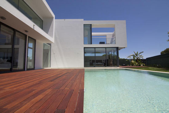 por1 Vasco Vieira-designed four-bedroom modernist property in Vale do Lobo, Portugal