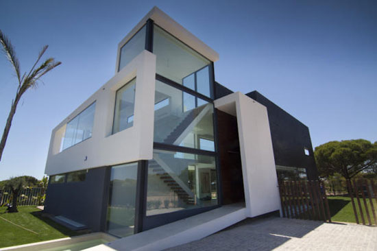 por2 Vasco Vieira-designed four-bedroom modernist property in Vale do Lobo, Portugal