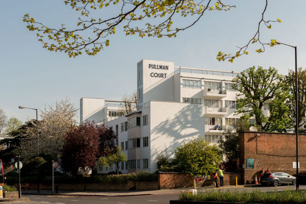 Art deco apartment: Flat in the 1930s Frederick Gibberd-designed Pullman Court, London SW2