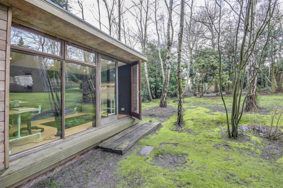 1980s modernist property in Pulborough, West Sussex