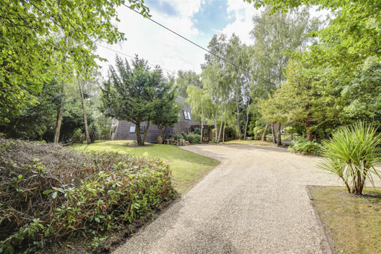 1980s modernist property in Pulborough, West Sussex