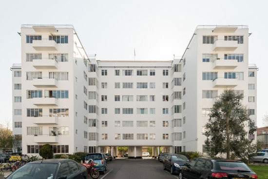Art deco apartment: Flat in the 1930s Frederick Gibberd-designed Pullman Court, London SW2