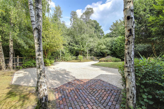 1980s modernist property in Pulborough, West Sussex