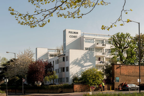 Apartment in 1930s Frederick Gibberd Pullman Court in Streatham Hill, London SW2