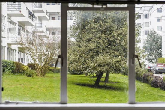 Apartment in 1930s Frederick Gibberd Pullman Court in Streatham Hill, London SW2