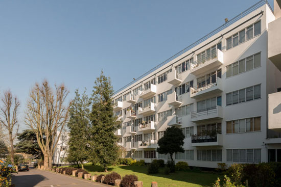 Apartment in 1930s Frederick Gibberd Pullman Court in Streatham Hill, London SW2