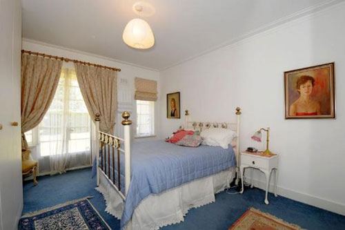 put3 1930s art deco maisonette in Putney, London SW15