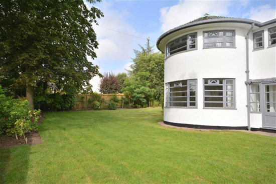 Cranworth 1930s art deco property in Quarndon, Derbyshire