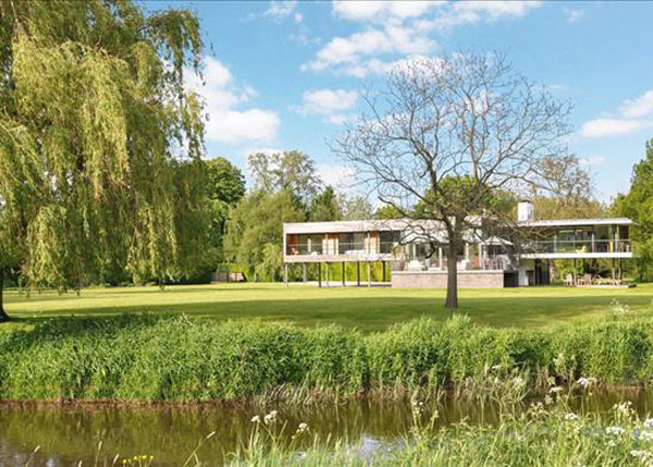 John Pardey waterside modern house in Reading, Berkshire