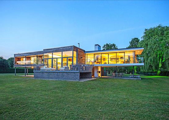 John Pardey waterside modern house in Reading, Berkshire