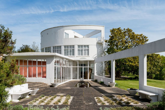 St. Ann’s Court 1930s modernist property in St. Ann's Hill, Surrey