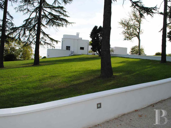 1920s Robert Mallet-Stevens-designed modernist property in Yvelines, France