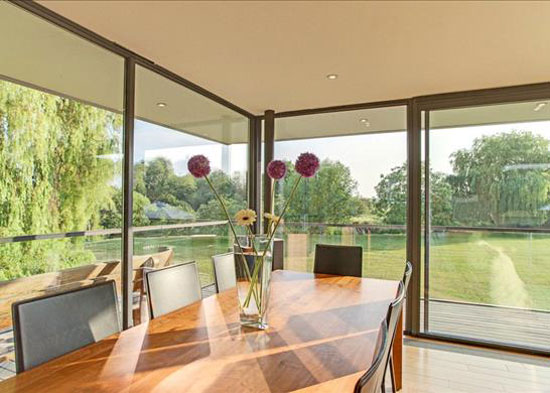 John Pardey waterside modern house in Reading, Berkshire