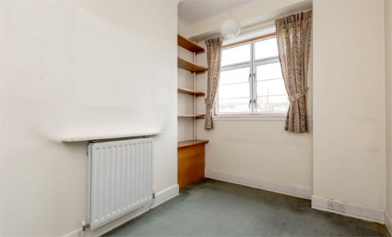 Three-bedroom apartment in the Ravelston Garden art deco building in Ravelston, Edinburgh