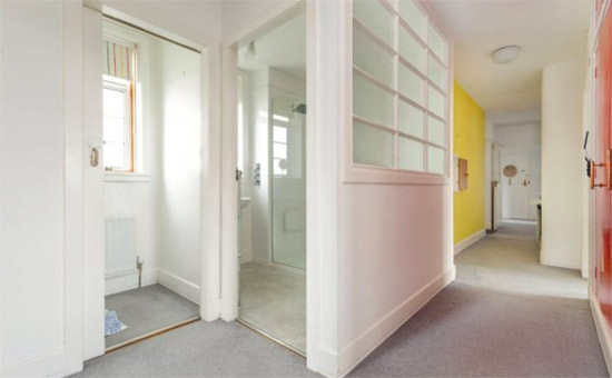 Three-bedroom apartment in the Ravelston Garden art deco building in Ravelston, Edinburgh