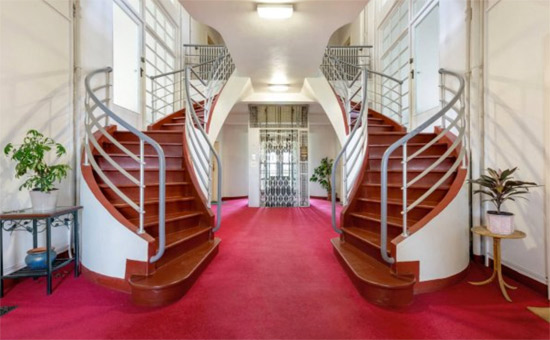 Three-bedroom apartment in the Ravelston Garden art deco building in Ravelston, Edinburgh