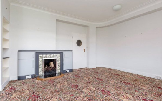 Three-bedroom apartment in the Ravelston Garden art deco building in Ravelston, Edinburgh