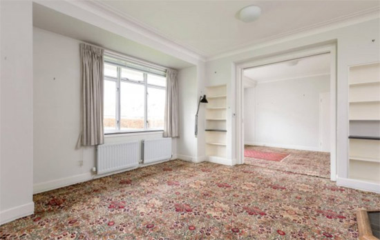 Three-bedroom apartment in the Ravelston Garden art deco building in Ravelston, Edinburgh