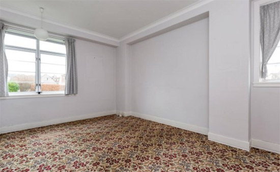 Three-bedroom apartment in the Ravelston Garden art deco building in Ravelston, Edinburgh